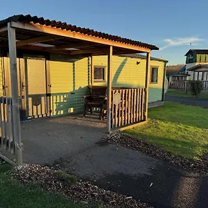  Hotel Gulliver's Valley, M1, Jct 31